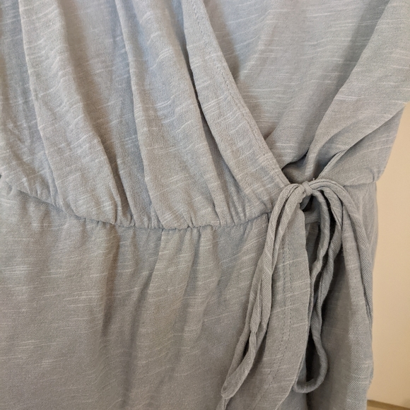 Lush Faux Wrap Gray Top Size Medium Very Pretty 😍 - Picture 3 of 7